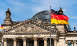 Alman parlamentosu 50 milyar euroluk yeni askeri harcama paketine onay verdi