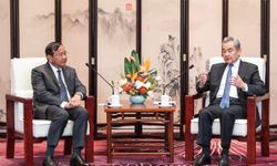 Çin Dışişleri Bakanı, Kamboçyalı ve Taylandlı mevkidaşlarıyla görüştü