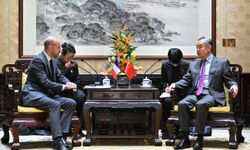 Çin Dışişleri Bakanı Wang, Fransız mevkidaşı ile görüştü