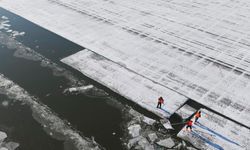 Çin'in Harbin kentinde buz toplama çalışmaları hız kesmeden devam ediyor