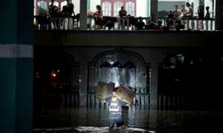 Endonezya'daki sel ve heyelanlarda hayatını kaybedenlerin sayısı 604'e yükseldi