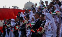 Gazze'de 54 çift toplu nikah töreniyle evlendi