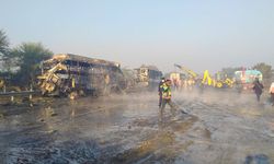 Hindistan'da zincirleme trafik kazasında 15 kişi hayatını kaybetti