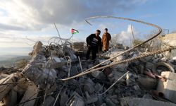 İsrail, Batı Şeria'da Filistinlilere ait bir evi yıktı