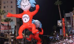 Los Angeles'ta 93. Hollywood Noel Geçit Töreni renkli görüntülere sahne oldu