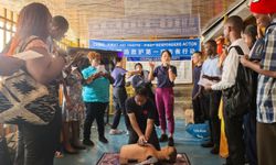 Çinli sağlık ekibi Sierra Leone'de tıp öğrencilerine eğitim verdi