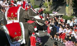 Tayland'da fillerin yer aldığı Noel kutlaması renkli görüntülere sahne oldu