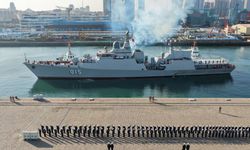 Vietnam donanma gemisi ziyaret için Çin'in Qingdao Limanı'na geldi