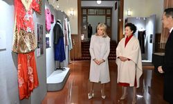 Xi'nin eşi Peng Liyuan ve Macron'un eşi Brigitte Macron Beijing Halk Sanat Tiyatrosu'nu ziyaret etti