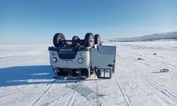 Rusya'daki Baykal Gölü'nün donmuş yüzeyinde araç devrildi: Çinli turist hayatını kaybetti