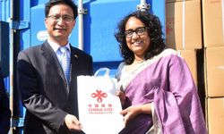 Çin, Sri Lanka'ya okul üniforması kumaşı hibe etti