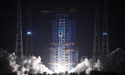 Çin, Uzun Yürüyüş-8A roketiyle uzaya yeni uydu grubu gönderdi