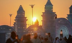 Çin'in Harbin Kar ve Buz Dünyası'nda sergilenen buzdan heykeller yoğun ilgi görüyor