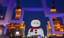 Çin'in Harbin kentindeki dev kardan adam turistlerin yoğun ilgisini topladı