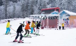 Çin'in Sichuan eyaleti kış turizmindeki artışla birlikte turist akınına sahne oldu