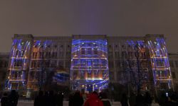 Finlandiya'nın başkenti Helsinki'de düzenlenen ışık festivali renkli görüntülere sahne oldu