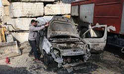 İsrailli yerleşimciler, Batı Şeria'da Filistinlilere ait araçları ateşe verdi