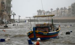 Malta açıklarını vuran Harry Fırtınası kuvvetli rüzgarlara ve yüksek dalgalara neden oldu