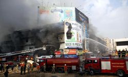 Pakistan'daki alışveriş merkezi yangınında hayatını kaybedenlerin sayısı 14'e yükseldi