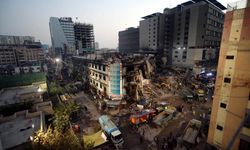 Pakistan'daki alışveriş merkezi yangınında hayatını kaybedenlerin sayısı 60'a çıktı