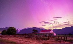 Yeni Zelanda'da kutup ışıkları büyüleyici görüntüler oluşturdu