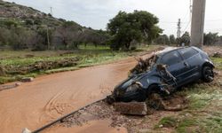 Yunanistan'ı sel vurdu: 2 ölü