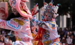 Çin'de yeni yıl kutlamaları kapsamında düzenlenen Yingge dans gösterileri yoğun ilgi gördü