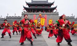 Çin'in Jiangsu eyaletinde düzenlenen tapınak festivali renkli görüntülere sahne oldu
