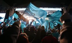 Kosta Rika'da Devlet Başkanı seçilen Laura Fernandez zaferini kutladı