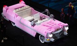 Kanada Uluslararası Otomobil Fuarı'nda gerçek boyutlu LEGO araba ilgi odağı oldu