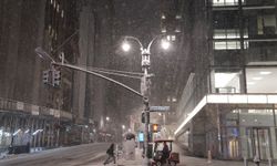 New York'ta şiddetli kar fırtınası nedeniyle olağanüstü hal ilan edildi