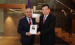 Xinhua Başkanı Fu, Uluslararası Binicilik Federasyonu Başkanı ile görüştü