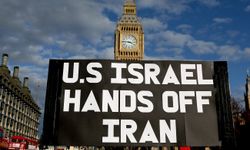 ABD ve İsrail'in İran'a yönelik saldırıları Londra'da protesto edildi