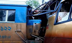 Bangladeş'te tren ile otobüs çarpıştı: En az 12 ölü, 20 yaralı