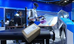 Çin'in başkenti Beijing'deki Zhongguancun Fuar Merkezi'nde 560'tan fazla teknoloji ürünü görücüye çıktı