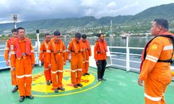 Endonezya'nın kuzeyinde batan teknedeki tüm mürettebat kurtarıldı