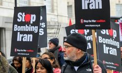 İngiltere'nin başkenti Londra'da ABD-İsrail'in İran'a yönelik saldırıları protesto edildi