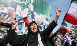 İran'da halk, ABD-İsrail saldırılarını protesto etti