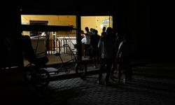 Küba'daki elektrik kesintisi sokakları karanlıkta bıraktı