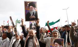 Yemen'de halk İran'a destek gösterisinde bulunmak üzere sokağa çıktı