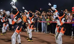 9. Dijital Çin Zirvesi öncesi robotlar dans gösterisi sahneledi