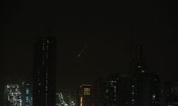 Birleşik Arap Emirlikleri'nde önlenen füze limanda yangına yol açtı: 4 yaralı