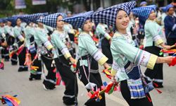 Çin'in Guizhou eyaletinde geleneksel Sanyuesan Festivali renkli anlara sahne oldu