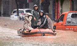Çin'in Qinzhou kentinde şiddetli yağışlar sele neden oldu
