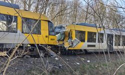 Danimarka'da iki tren kafa kafaya çarpıştı: 5'i ağır 18 yaralı