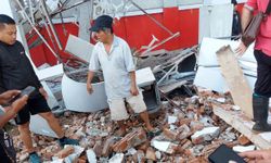 Endonezya'nın doğusunda 7,6 büyüklüğünde deprem: 1 ölü