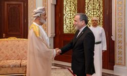 İran Dışişleri Bakanı: Umman'daki görüşmelerde Hürmüz Boğazı'ndan güvenli geçişi ele aldık