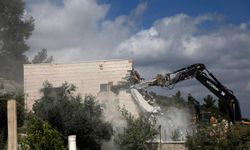 İsrail güçleri, Batı Şeria'da Filistinlilere ait bir evi yıktı