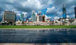 Malezya'da artan yakıt fiyatları nedeniyle memurlar için evden çalışma uygulaması başlatıldı