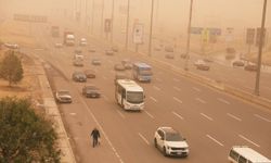 Mısır'ın başkenti Kahire'de kum fırtınası yaşamı olumsuz etkiledi